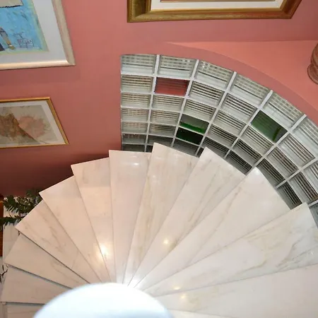 Lycabettus Hill Penthouse, Private Roof Garden & Pool Appartement *