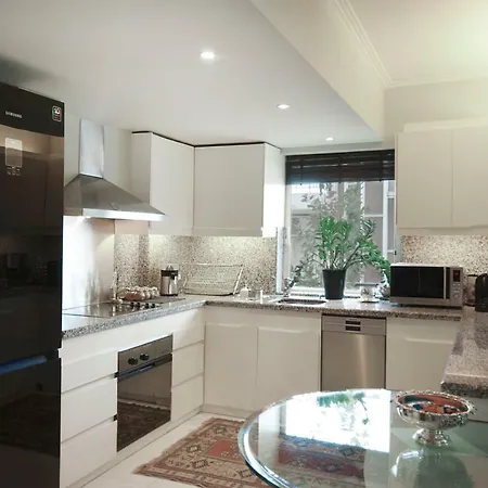 Lycabettus Hill Penthouse, Private Roof Garden & Pool